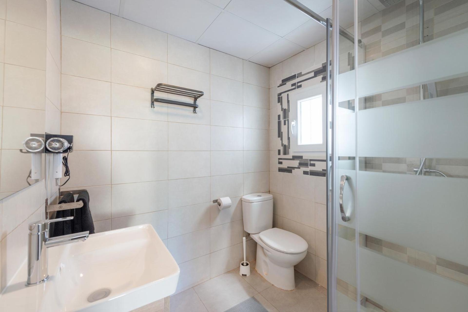 Beetroot, Jedes Zimmer Verfuegt Ueber Smart Tv , Eigenes Bad Mit Regendusche Und Balkon Llucmajor  Exterior photo