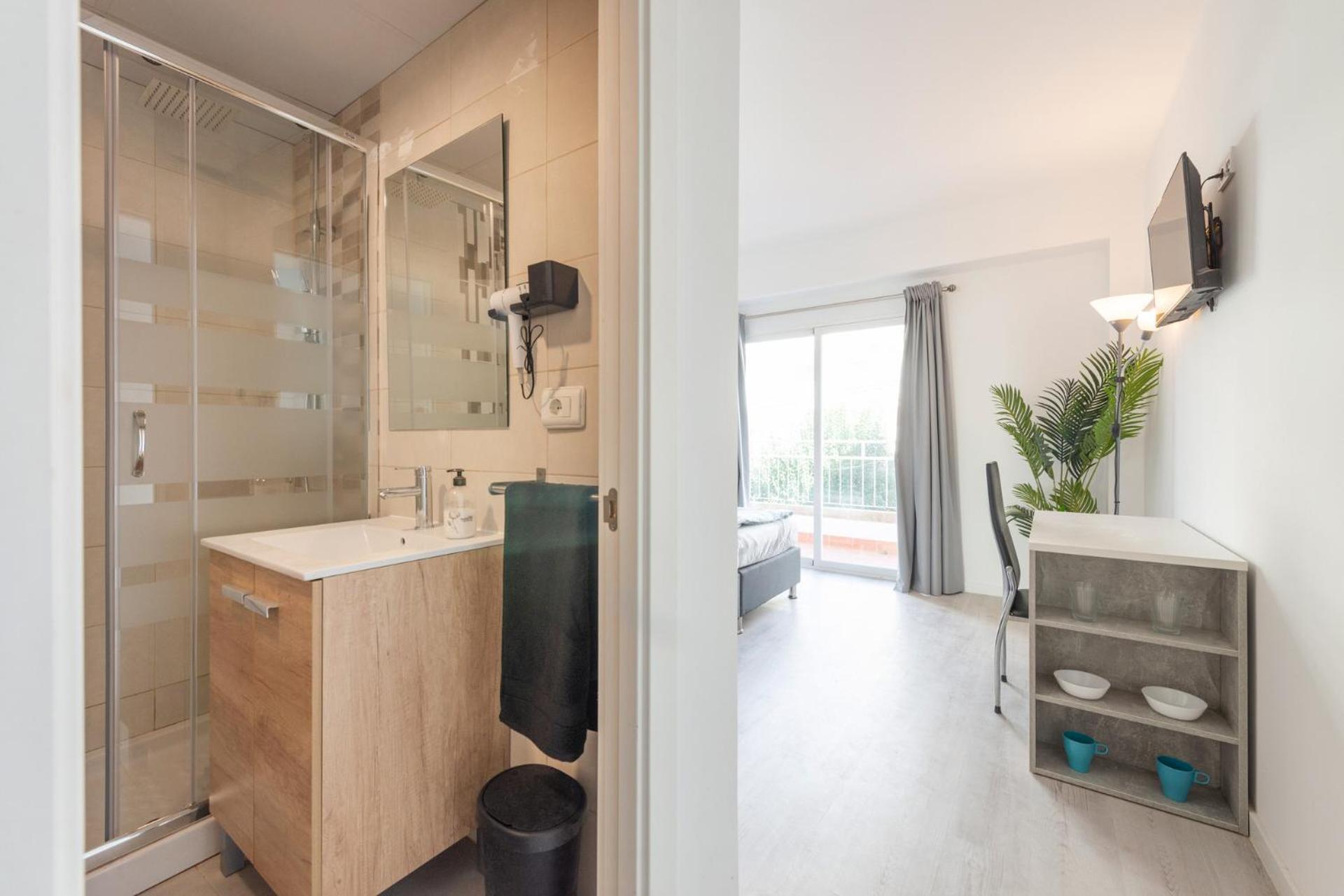 Beetroot, Jedes Zimmer Verfuegt Ueber Smart Tv , Eigenes Bad Mit Regendusche Und Balkon Llucmajor  Exterior photo