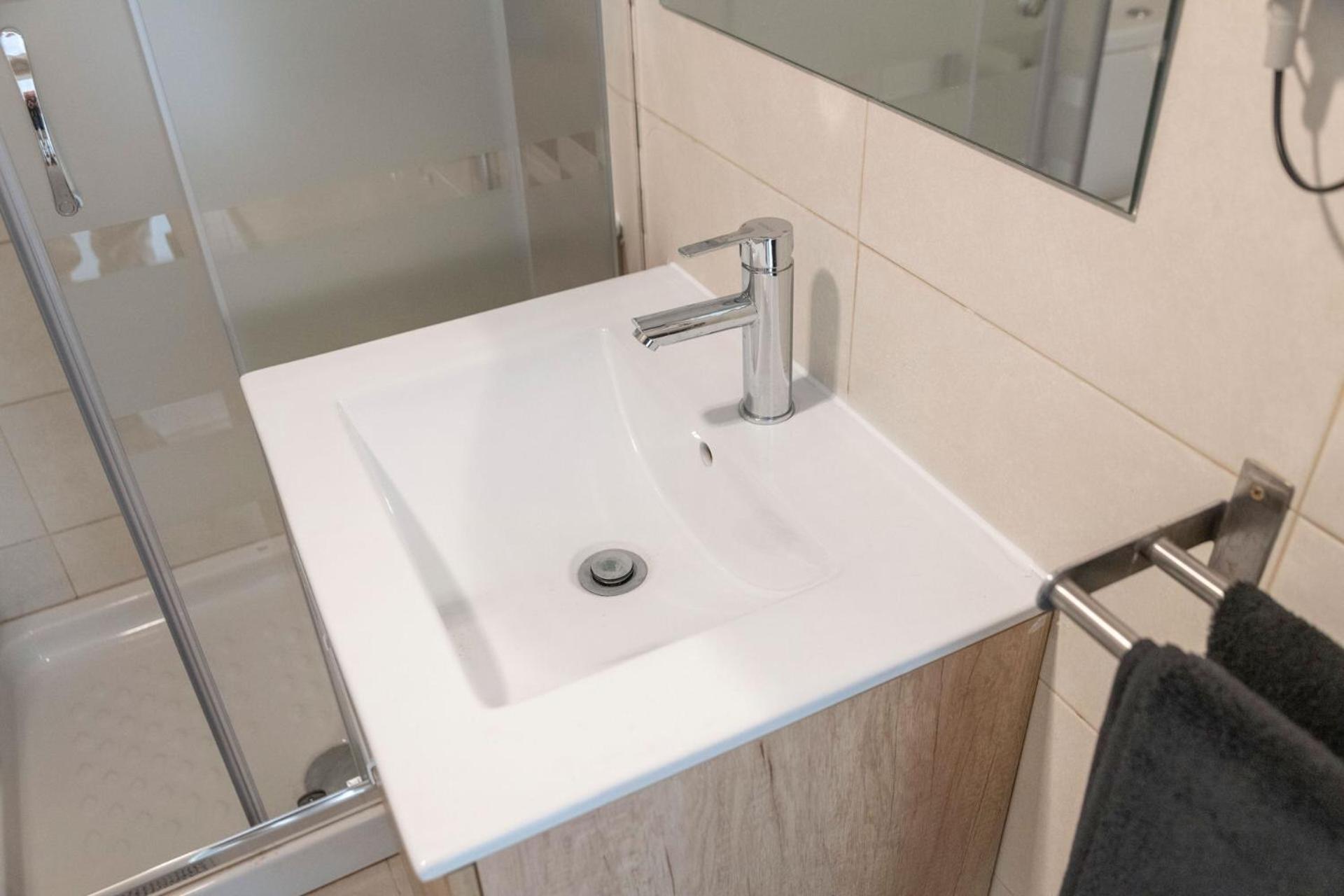 Beetroot, Jedes Zimmer Verfuegt Ueber Smart Tv , Eigenes Bad Mit Regendusche Und Balkon Llucmajor  Exterior photo